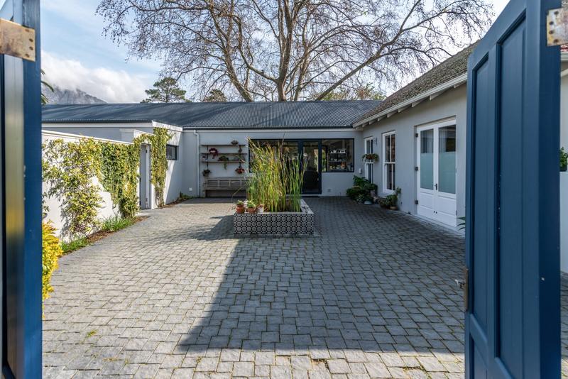 To Let 5 Bedroom Property for Rent in Zwaanswyk Western Cape